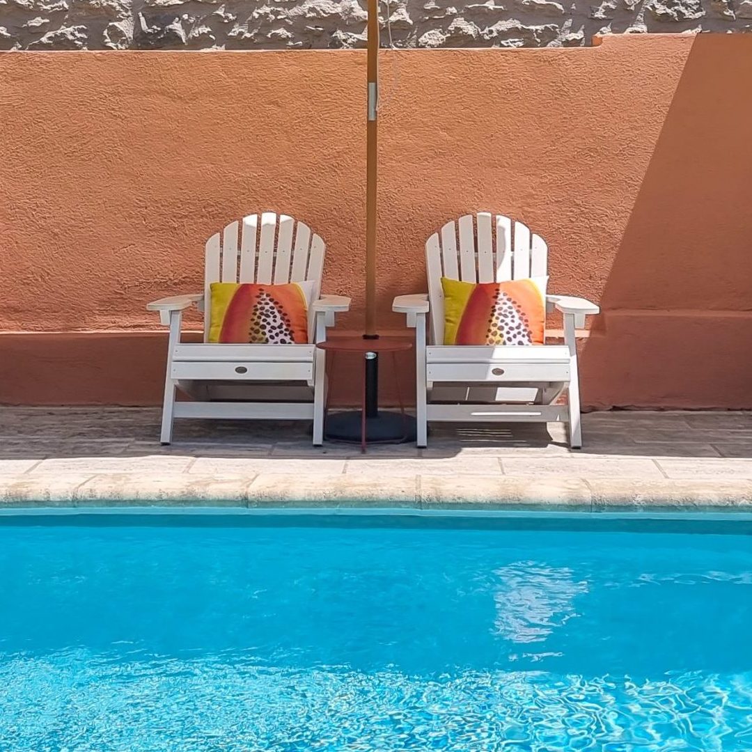 piscine chauffée hotel sous les figuiers